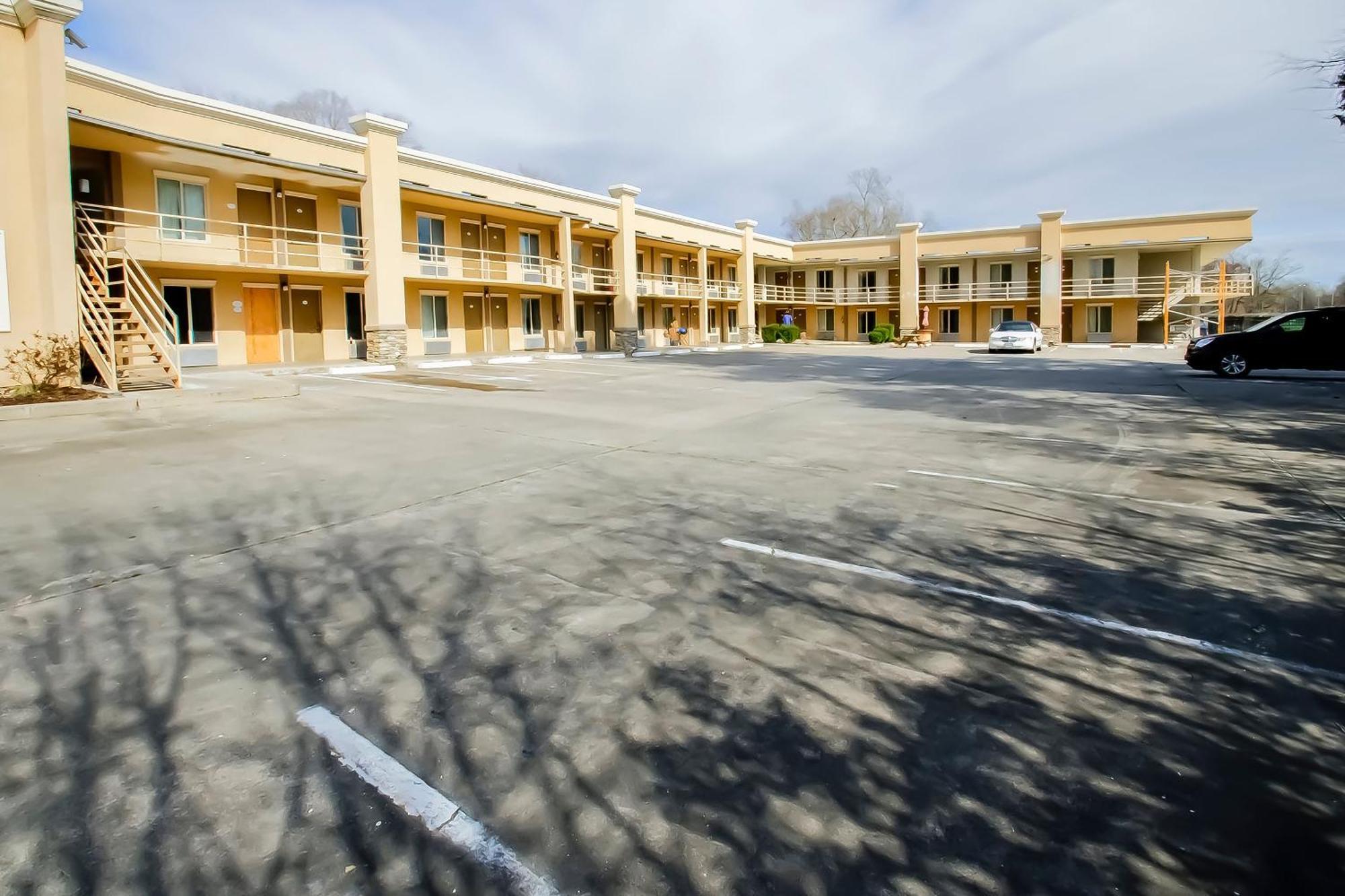 Cypress Inn & Suites Washington By Oyo Chocowinity Exterior photo
